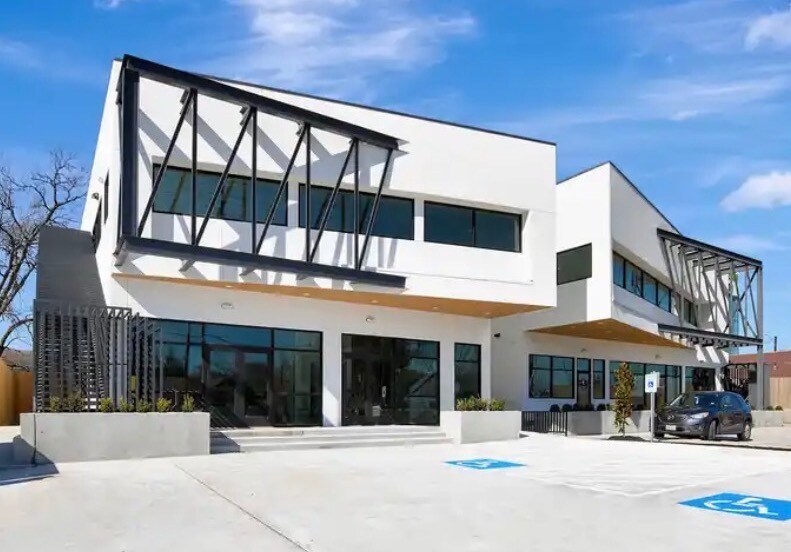 More Photos Of 6815 N Main St, Houston Unknown For Lease