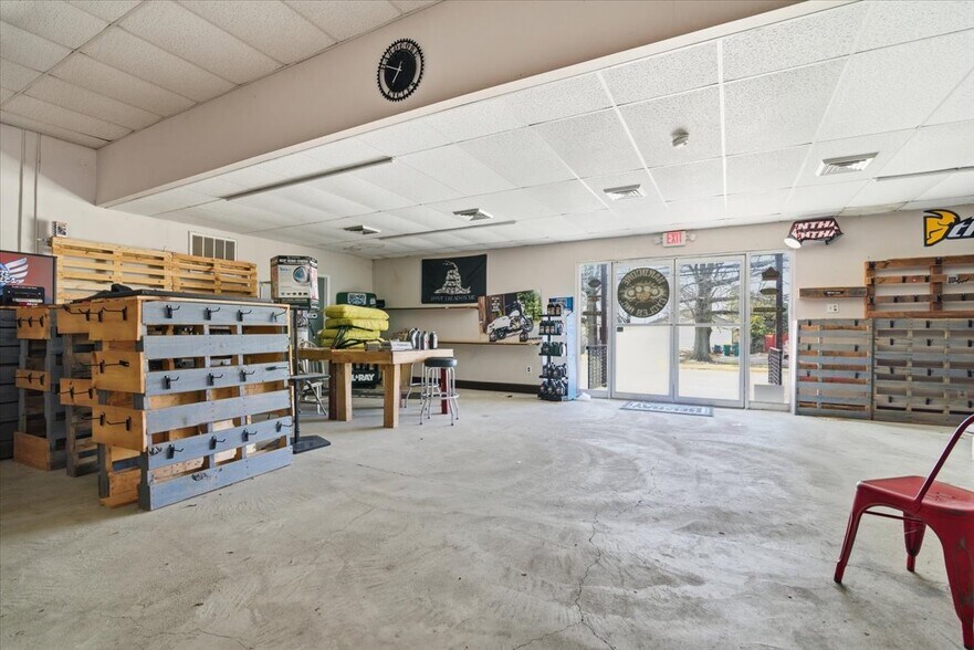 More Photos Of 800 Main St, Red Hill Light Manufacturing For Sale