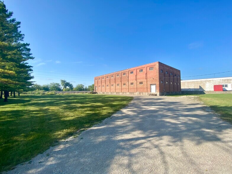 More Photos Of 260 W Stroud St, Randolph Warehouse For Sale
