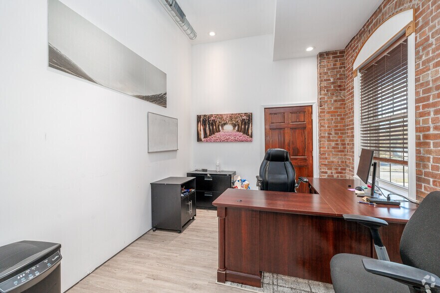 More Photos Of 3420 Maple Ave, Pulaski Warehouse For Sale