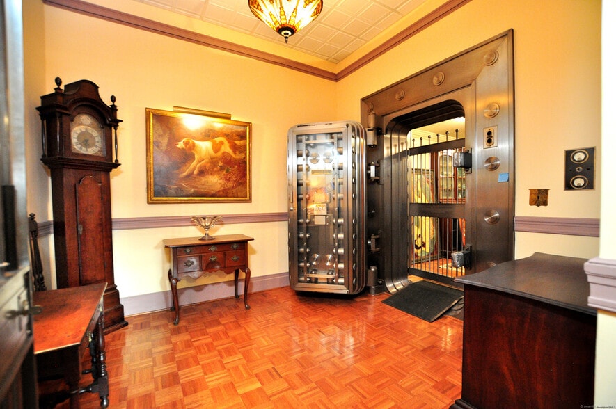 More Photos Of 236 Prospect St, Torrington Bank For Sale