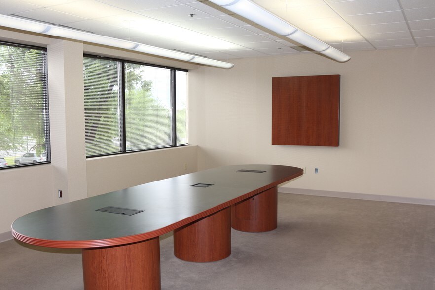 More Photos Of 3201 W White Oaks Dr, Springfield Office For Sale