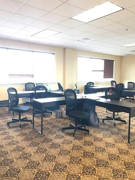 More Photos Of 300 Penhorn Ave, Secaucus Office For Lease