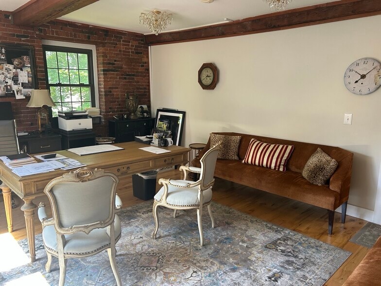 More Photos Of 7 Water St, Amesbury Loft Creative Space For Lease