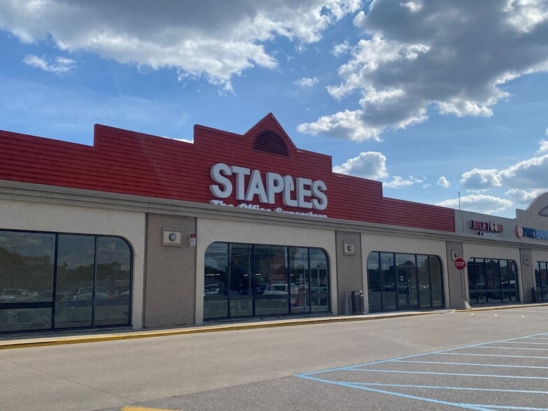 More Photos Of 23001-23303 Michigan Ave, Dearborn Unknown For Lease