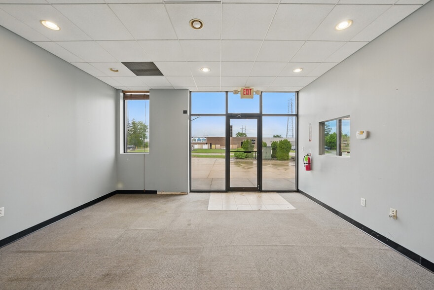 More Photos Of 9552 York Alpha Dr, North Royalton Service For Sale