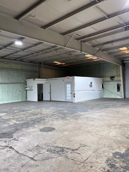 More Photos Of 3942 Arnold Ave, Naples Unknown For Lease