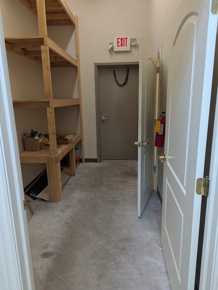 More Photos Of 1255-1263 S Monroe Ave, Green Bay Unknown For Lease