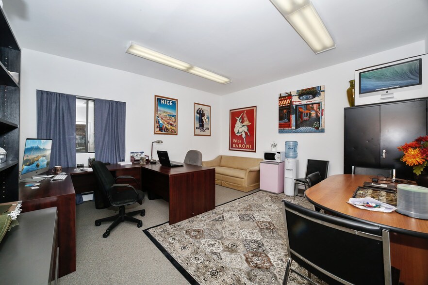 More Photos Of 7-11 Legion Dr, Valhalla Medical For Lease