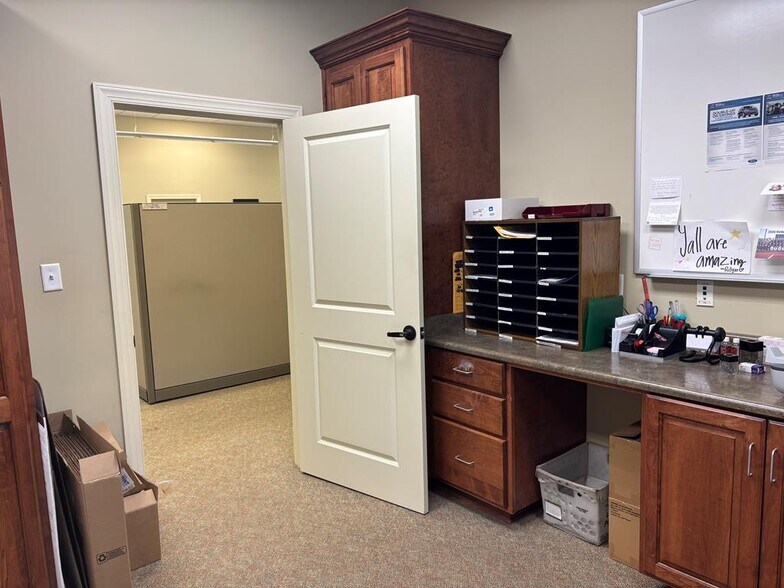 More Photos Of 4081 Inner Perimeter Rd, Valdosta Office Residential For Sale