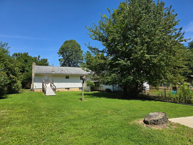 More Photos Of 1350 E Rhorer Rd, Bloomington Specialty For Sale