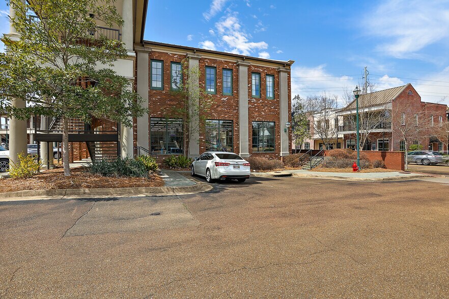 More Photos Of 113-115 W Jackson Ave, Ridgeland Unknown For Lease