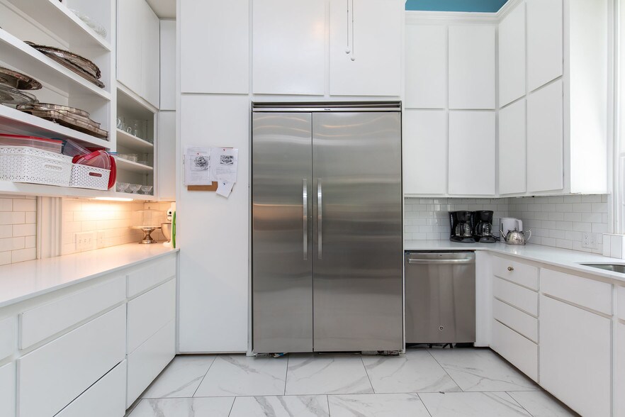 More Photos Of 117 Broad St, Charleston Hotel For Sale