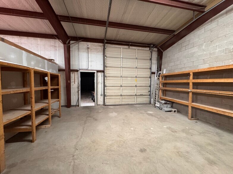 More Photos Of 823 W Sunrise Cir, Hobbs Flex For Lease