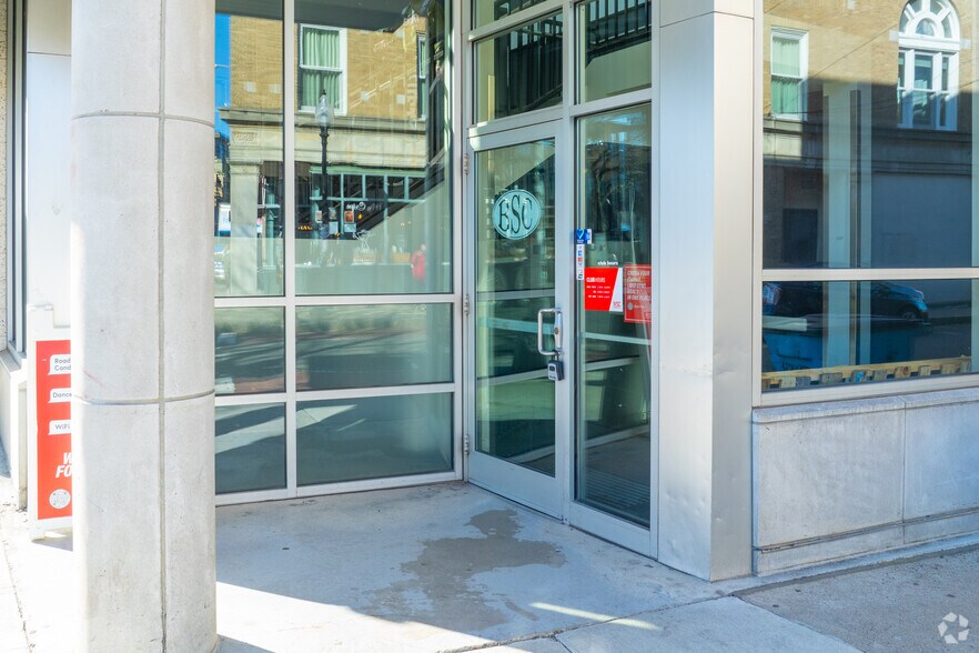 More Photos Of One Davis Sq, Somerville Health Club For Lease