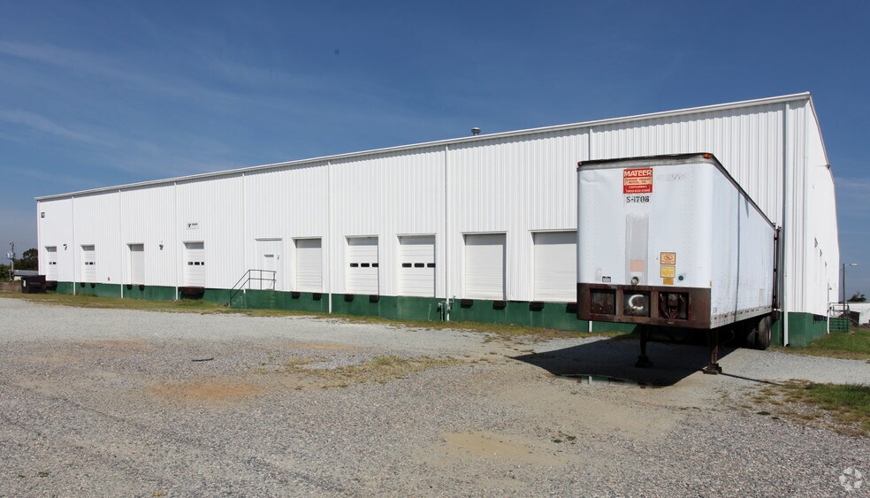 More Photos Of 7712 Boeing Dr, Greensboro Warehouse For Lease