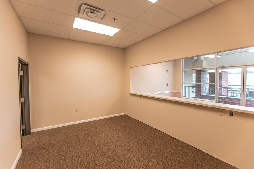 More Photos Of 1143 Oak Ridge Tpke, Oak Ridge Restaurant For Sale