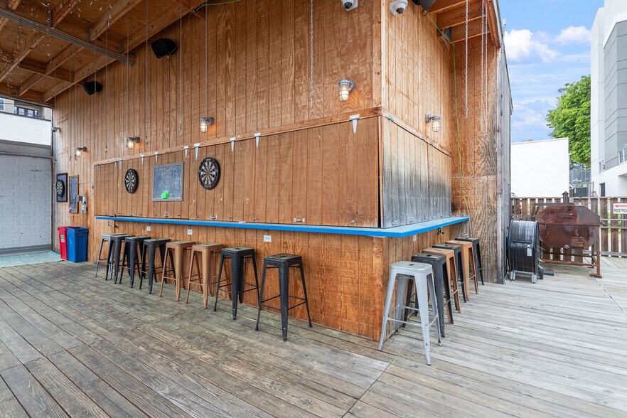 More Photos Of 710 W Johnson St, Raleigh Bar For Sale