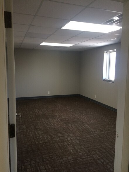 More Photos Of 312-314 Martin Luther King Jr Blvd, Evansville Office For Sale