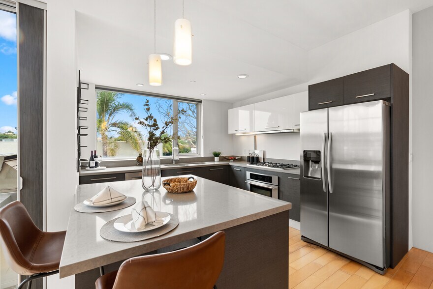 More Photos Of 930-932 Manhattan Beach Blvd, Manhattan Beach Office Residential For Sale