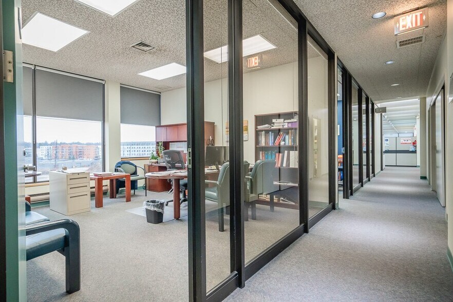 More Photos Of 174 West St, Orillia Office For Sale