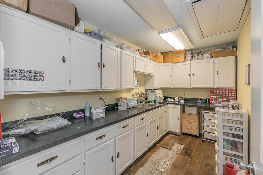 More Photos Of 2823 Kendale Dr, Dallas Medical For Sale