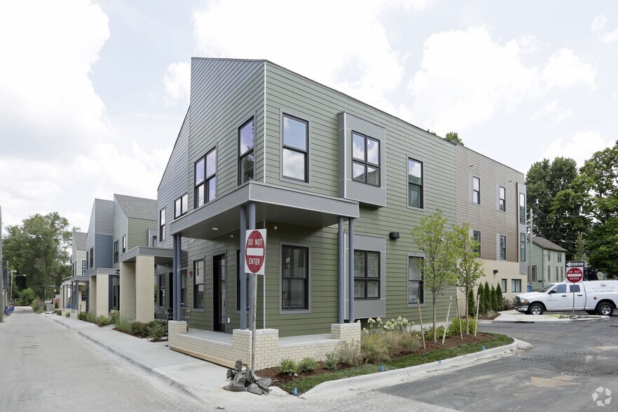More Photos Of 1059 Wealthy St SE, Grand Rapids Apartments For Lease