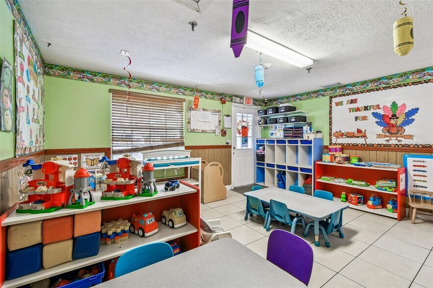 More Photos Of 9912 N Myrtle St, Tampa Daycare Center For Sale