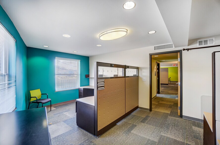More Photos Of 3925-3927 Brotherton Rd, Cincinnati Office For Sale
