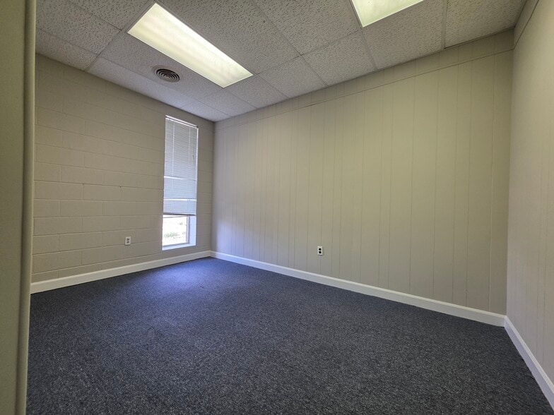 More Photos Of 404 St Andrews Dr, Greenville Office For Lease
