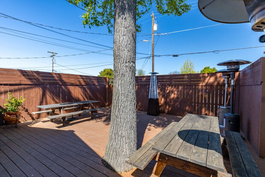 More Photos Of 8501 El Camino Real, Atascadero Restaurant For Sale