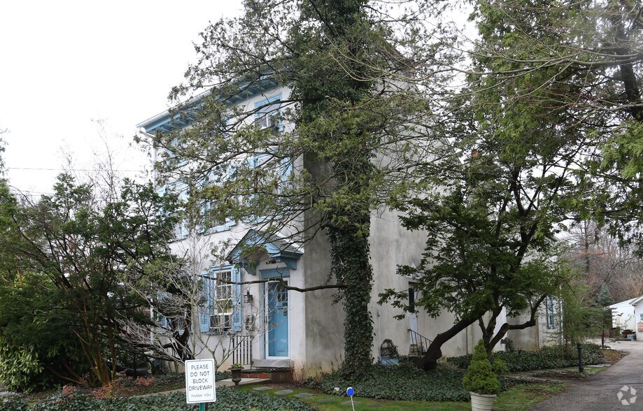 More Photos Of 608 Germantown Pike, Lafayette Hill Office Residential For Sale