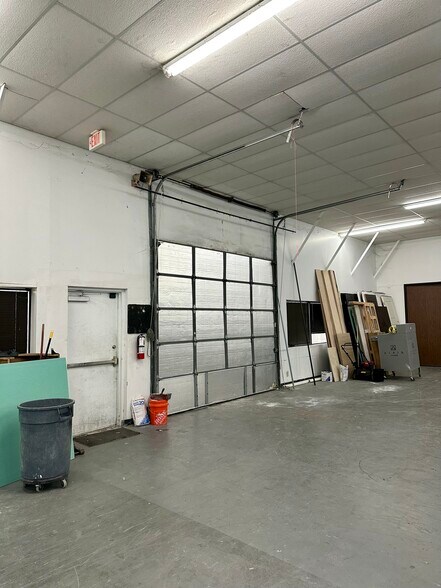 More Photos Of 10595 Westoffice Dr, Houston Light Distribution For Sale