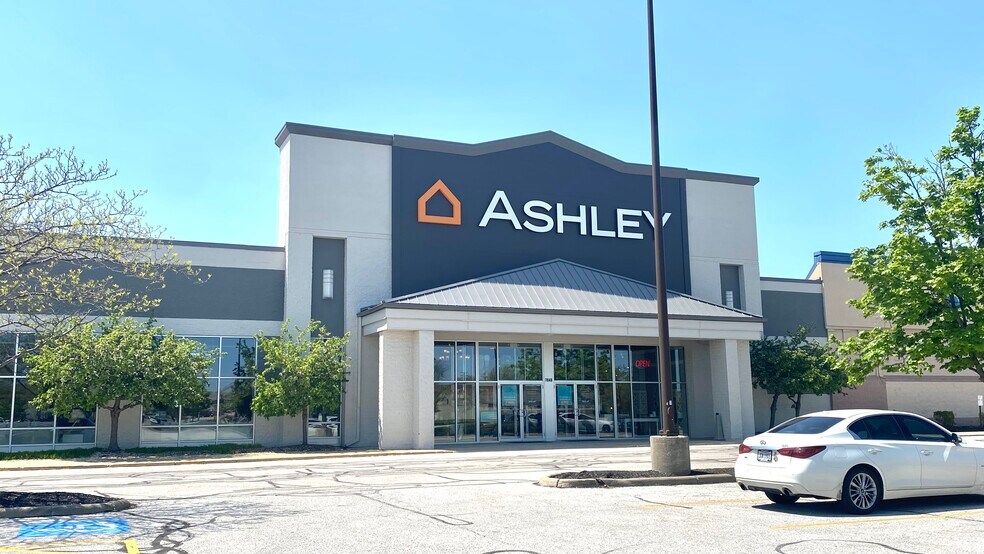 More Photos Of 7715 Mentor Ave, Mentor Freestanding For Sale