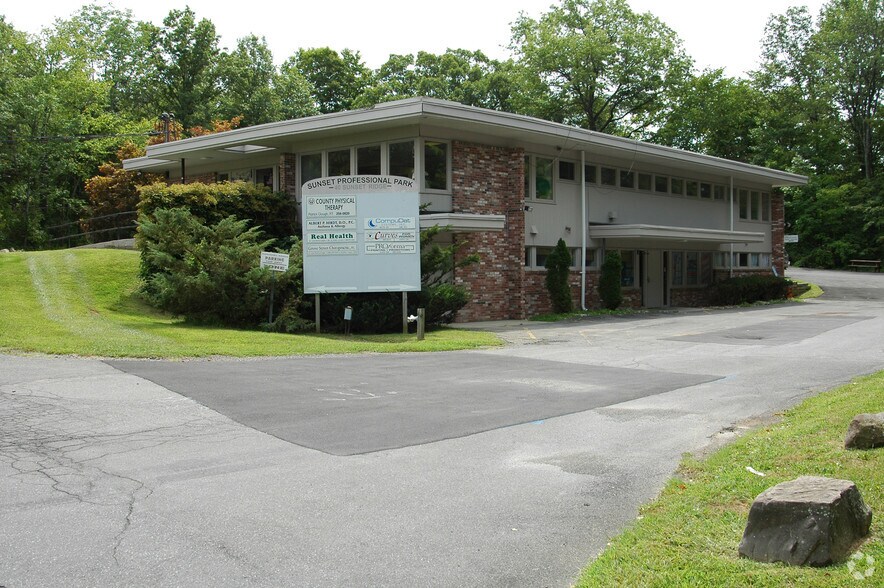 More Photos Of 40 Sunset Ridge Rd, New Paltz Medical For Sale