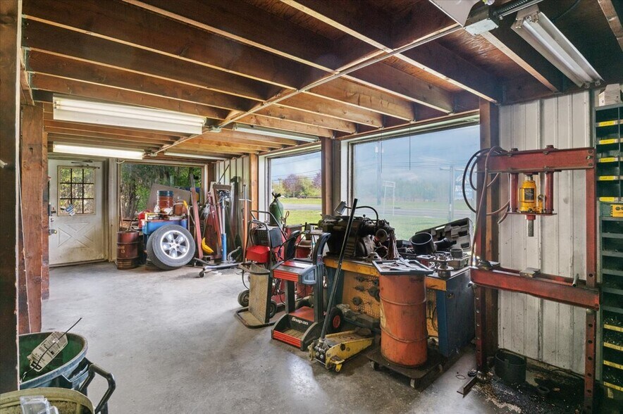 More Photos Of 45845 Cr-48, Southold Auto Repair For Sale