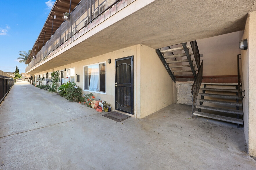 More Photos Of 5913 Greenwood Ave, Commerce Apartments For Sale