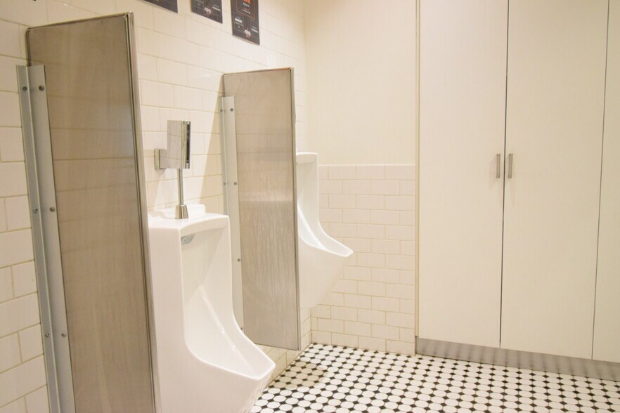 More Photos Of 23-27 2nd Ave, New York Storefront Retail Office For Lease