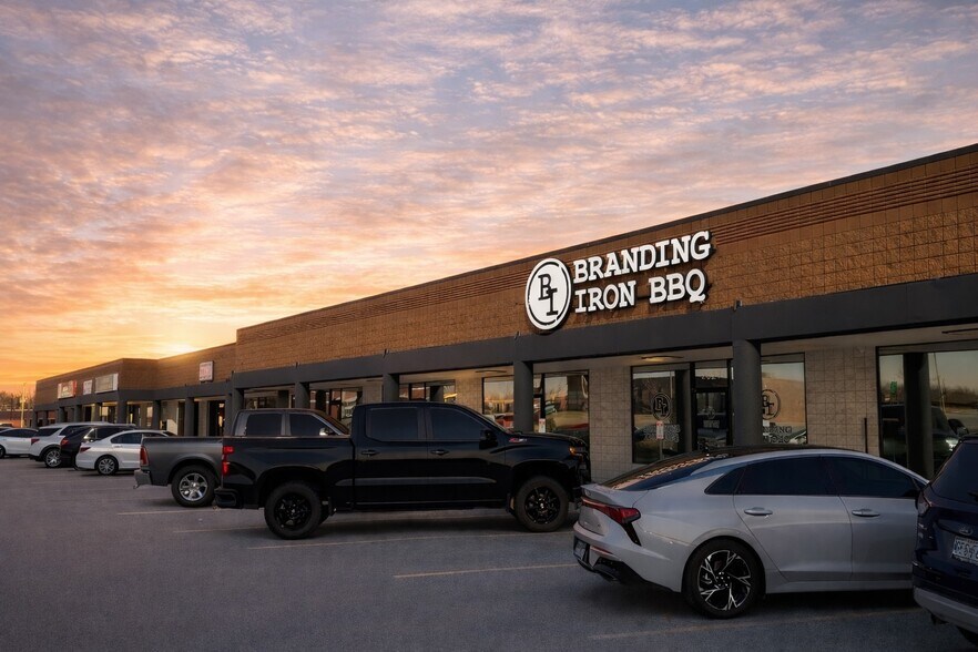 Primary Photo Of 2007-2061 N Commercial St, Harrisonville Unknown For Lease