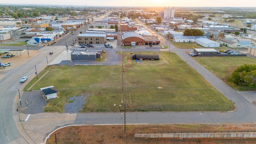 More Photos Of 312 Main St, Weatherford Land For Sale