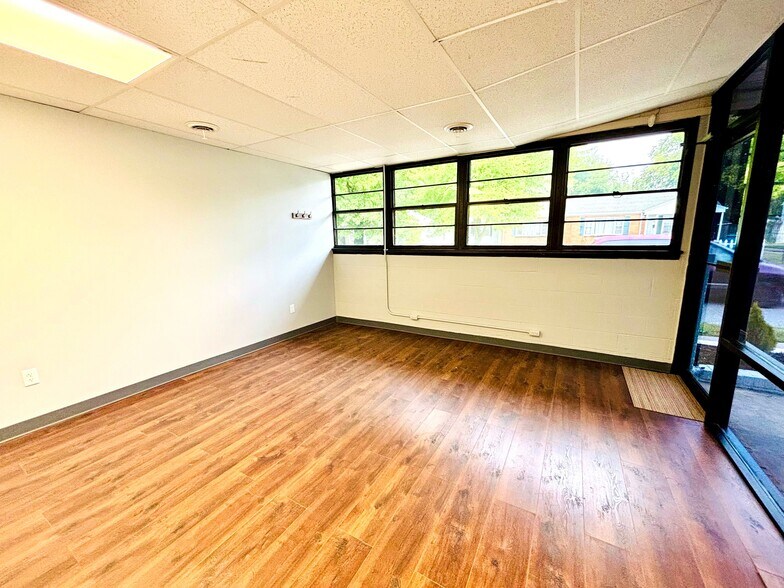 More Photos Of 1701 S Campbell Ave, Springfield Office For Sale