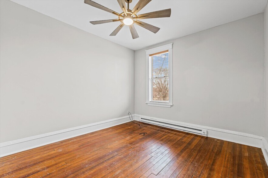 More Photos Of 125 S Market St, Paxton Specialty For Sale