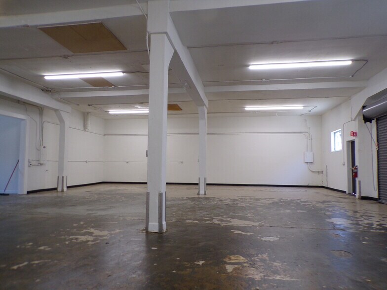 More Photos Of 953 Washington St, San Carlos Warehouse For Lease
