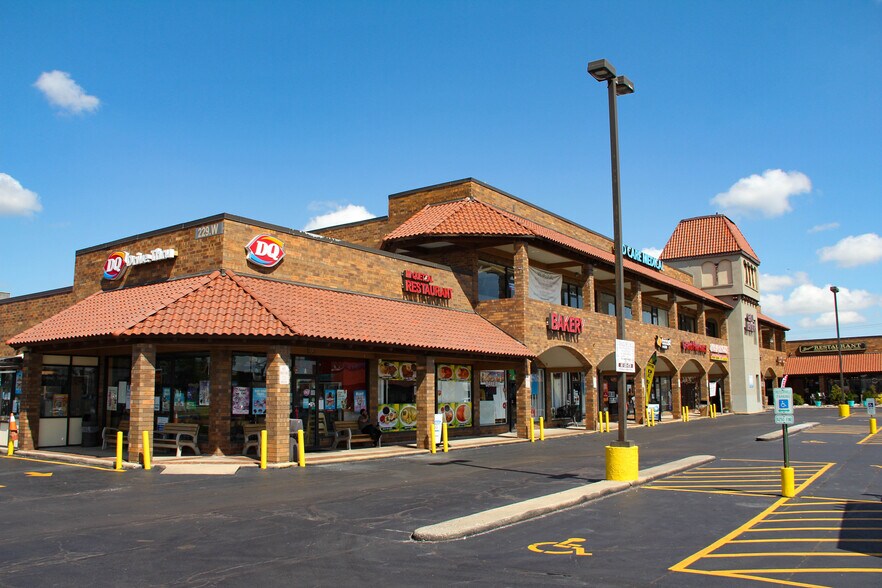 More Photos Of 229 W Grand Ave, Bensenville General Retail For Lease