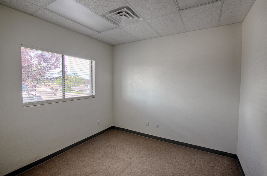 More Photos Of 1321 E Lumbermans Loop, Show Low Warehouse For Lease