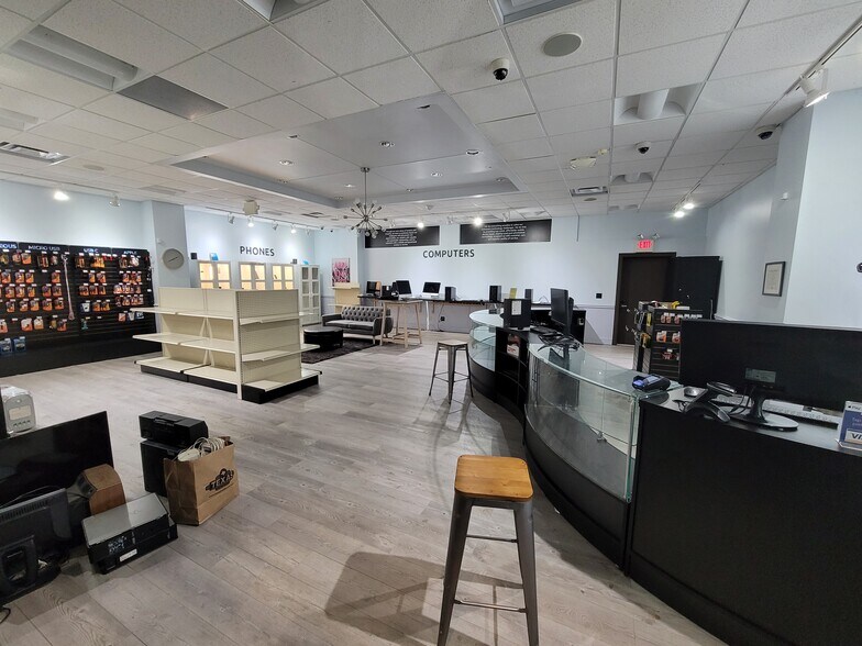 More Photos Of 2761 N High St, Columbus Freestanding For Lease