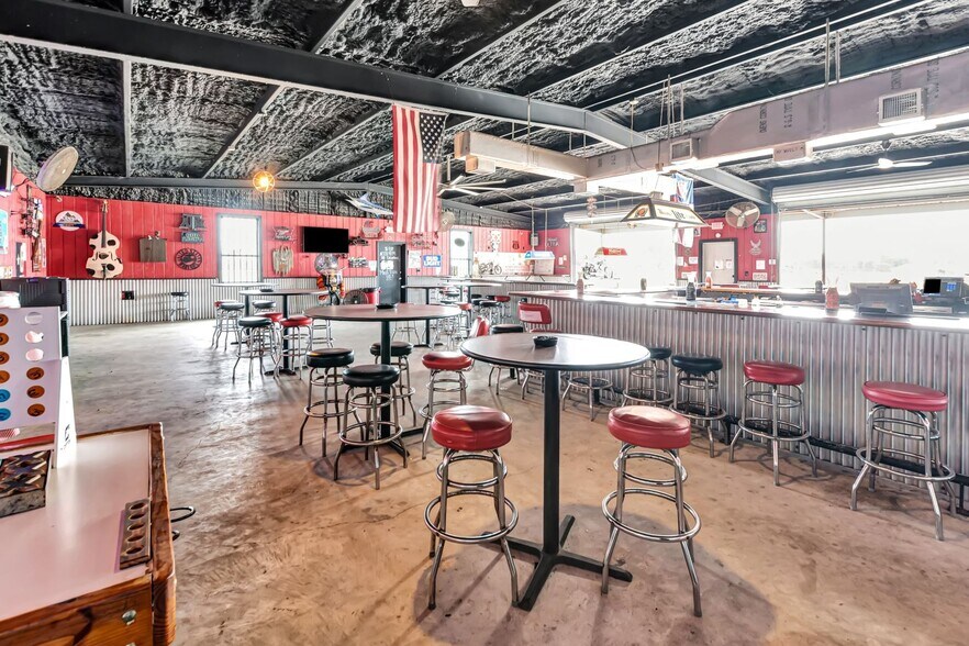 More Photos Of 23404 NW Zac Lentz Pky, Victoria General Retail For Sale