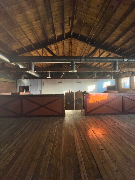 More Photos Of 112 E Cherokee Ave, Enid Manufacturing For Lease