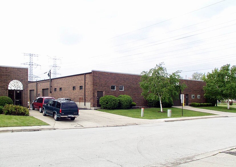 More Photos Of 1665-1675 Tonne Rd, Elk Grove Village Research And Development For Lease