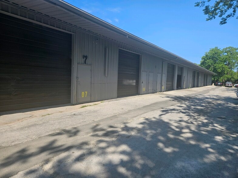More Photos Of 3033 NE 19th Dr, Gainesville Warehouse For Lease